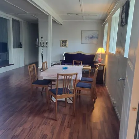 Guest house Nydelig Beliggenhet, Fjord Utsikt - Elegant Rom *